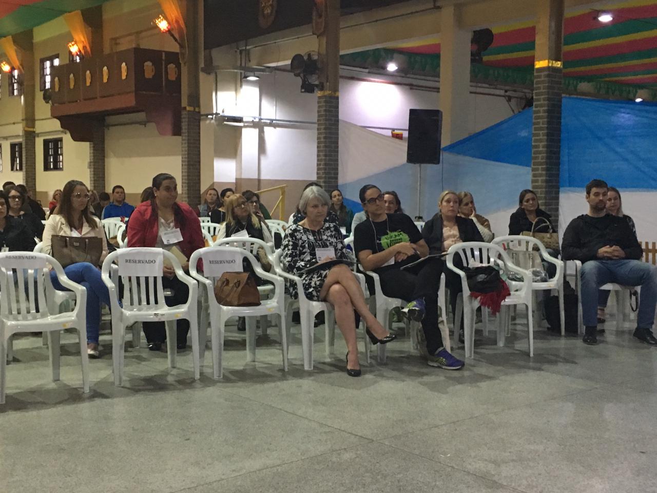 Mais de 25 pessoas de Schroeder participam do encontro de Conselheiros Tutelares em Jaraguá do Sul 